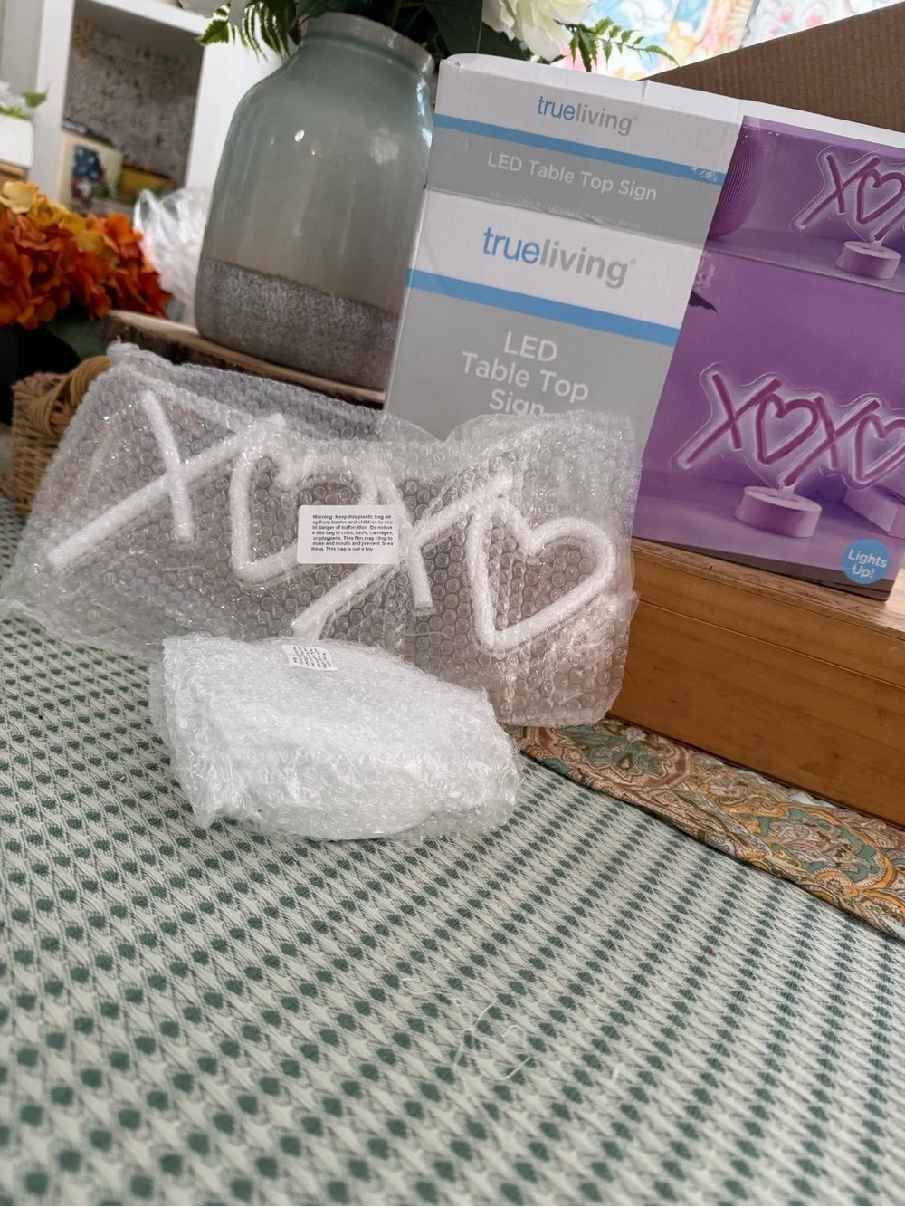 New LED XOXO Heart Light Up Table Top Sign
